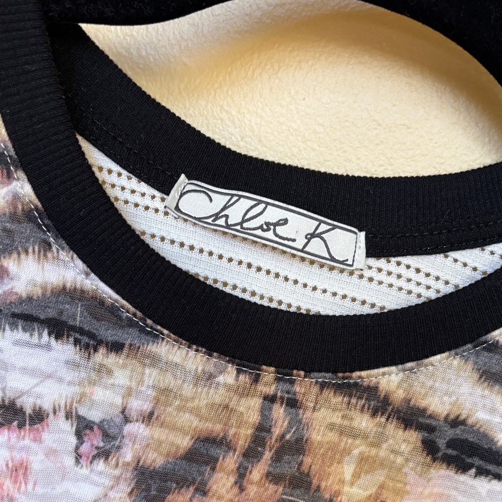 Chloe K Tiger Crop Top - Picture 2 of 3